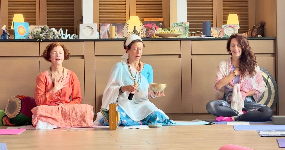 KIRTAN POR LA PAZ: MEDITACION A TRAVÉS DE CANTO DE MANTRAS