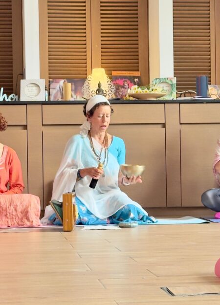 KIRTAN POR LA PAZ: MEDITACION A TRAVÉS DE CANTO DE MANTRAS